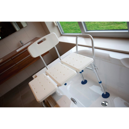 Neįgaliųjų vežimėlių suoliukas su atlošu