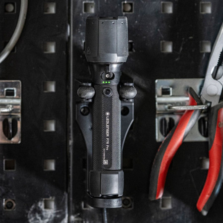 Ledlenser P7R Pro Juoda Rankinis žibintuvėlis