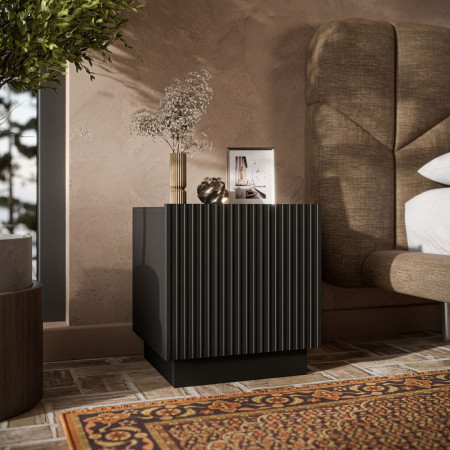 Cama LIVERTI naktinis staliukas juoda