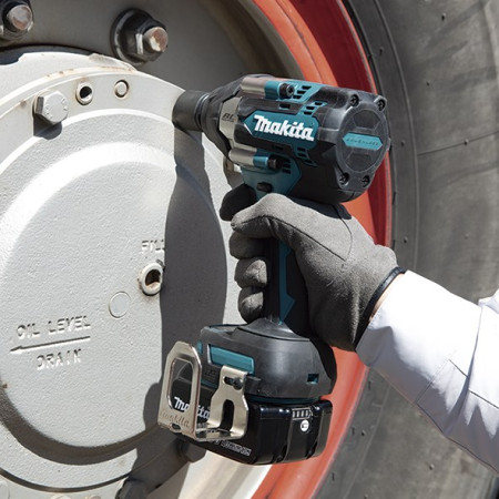 Makita DTW700RTJ be kategorijos