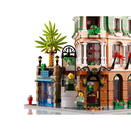 LEGO Icons 10297 butikų viešbutis