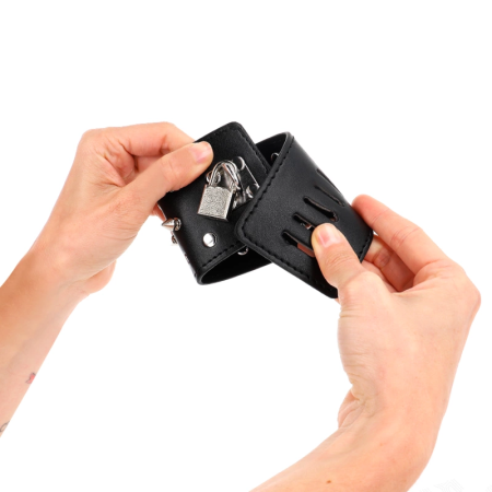 KINK Punk Wrist Restraints with Decorative Studs 25x6cm Black