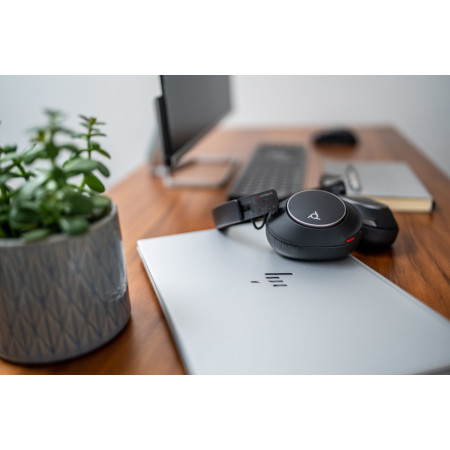 HP Poly Voyager Surround 80 UC ausinės su USB-C adapteriu