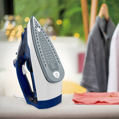 Tefal FV2838 sauso ir garų tipo lygintuvas