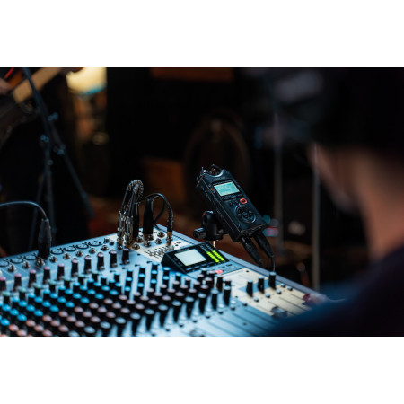 Tascam DR-40X - Nešiojamasis skaitmeninis diktofonas su USB sąsaja, 2 x stereo įrašymas