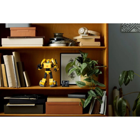 LEGO Icons 10338 Bumblebee