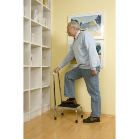 Laiptelis su turėklu - laiptelis į vonią