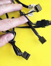 Kabeliai, laidai ir adapteriai