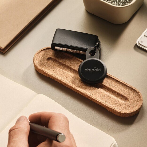 Chipolo LOOP &ndash; Rechargeable Bluetooth Tracker with Silicone Loop for iOS & Android, Charcoal 1