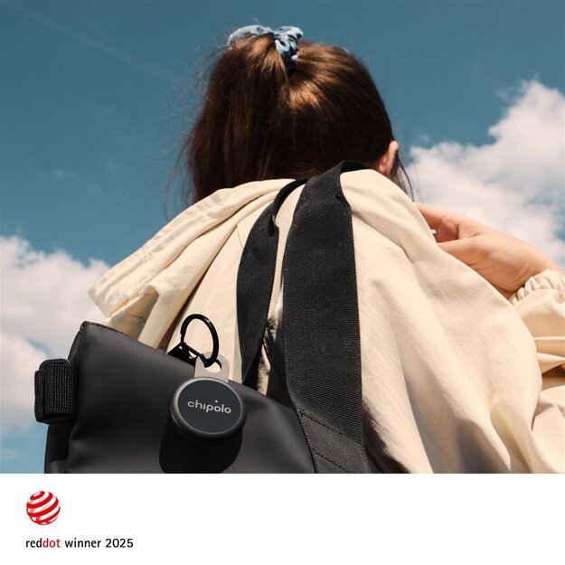 Chipolo LOOP &ndash; Rechargeable Bluetooth Tracker with Silicone Loop for iOS & Android, Charcoal 4