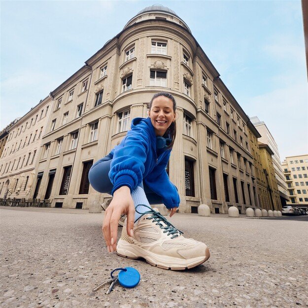 Chipolo POP &ndash; Bluetooth Tracker with Replaceable Battery for iOS & Android, Blue 2